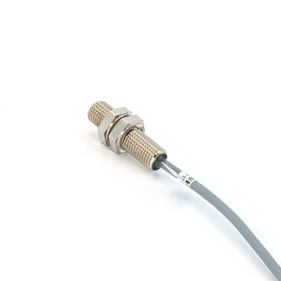 Buen precio Sensores inductivos de salida normalmente cerrados NPN con una distancia de detección de 3 mm en línea